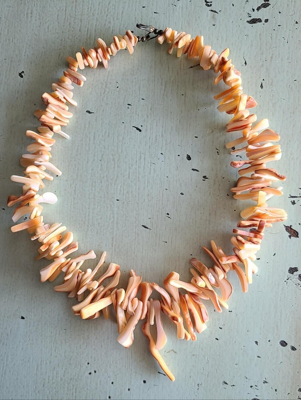 Peach Shell Chip Necklace – Natural Peach And Cream Tones